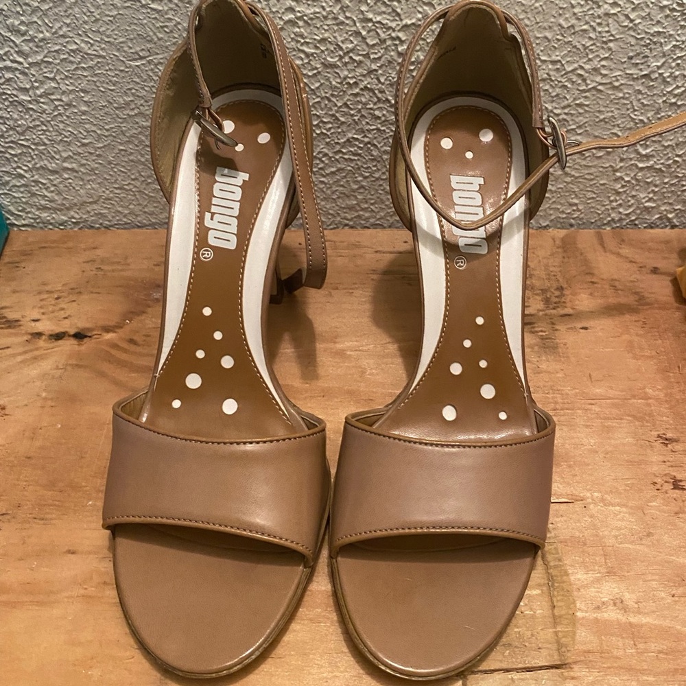 Ankle strap high heels size 8 Bongo